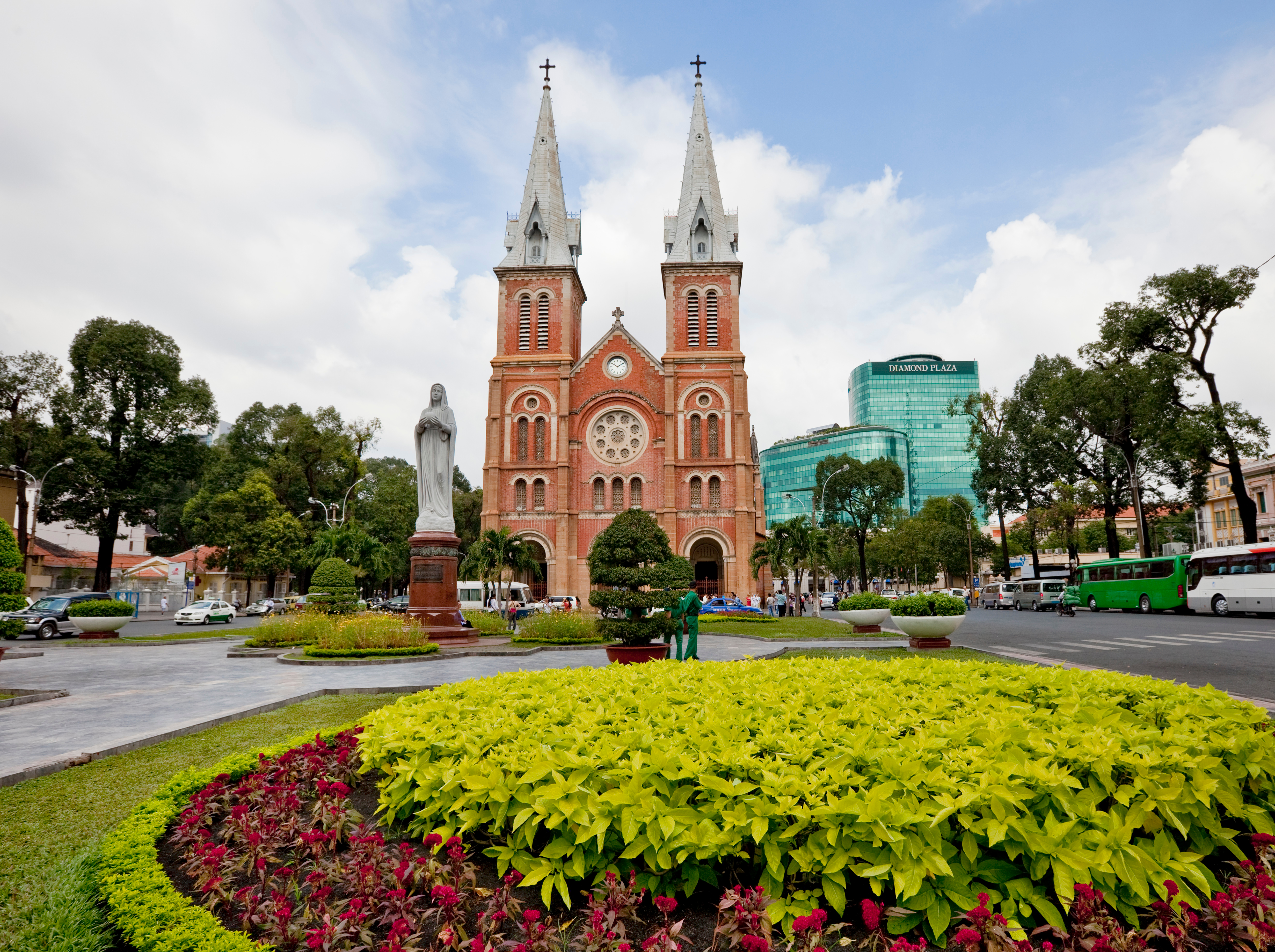 노트르담 대성당 (Saigon Notre-Dame Cathedral)